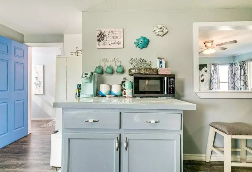 Aransas Pass Home W/ Fire Pit: 2 Mi To Redfish Bay