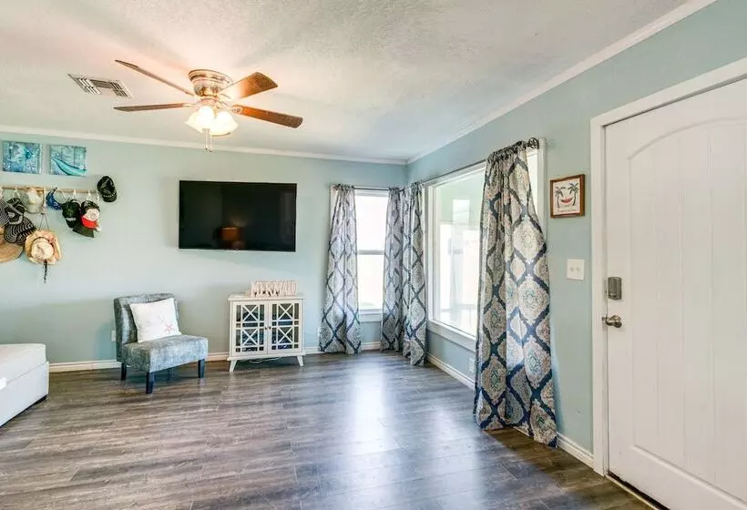Aransas Pass Home W/ Fire Pit: 2 Mi To Redfish Bay