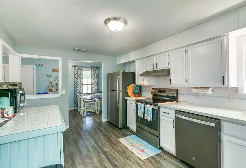 Aransas Pass Home W/ Fire Pit: 2 Mi To Redfish Bay