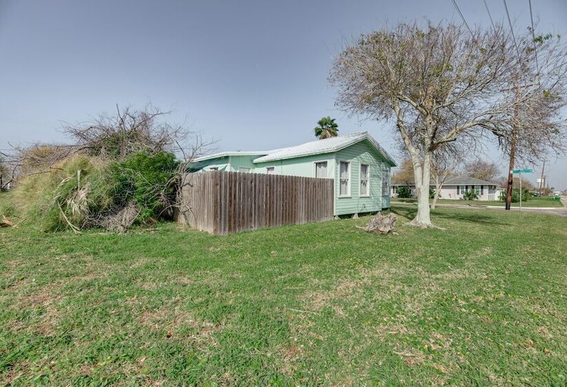 Aransas Pass Home W/ Fire Pit: 2 Mi To Redfish Bay