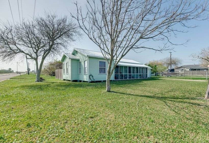 Aransas Pass Home W/ Fire Pit: 2 Mi To Redfish Bay