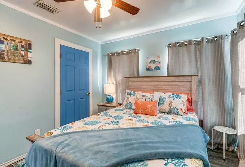 Aransas Pass Home W/ Fire Pit: 2 Mi To Redfish Bay