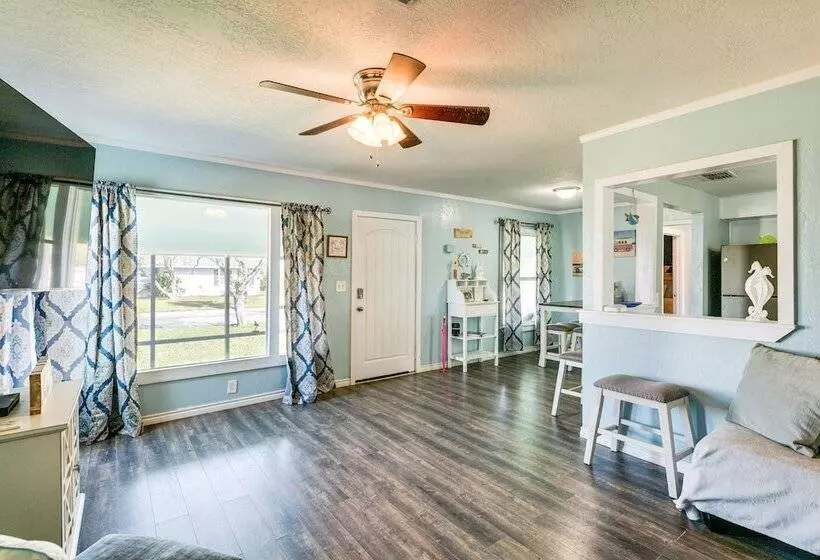 Aransas Pass Home W/ Fire Pit: 2 Mi To Redfish Bay