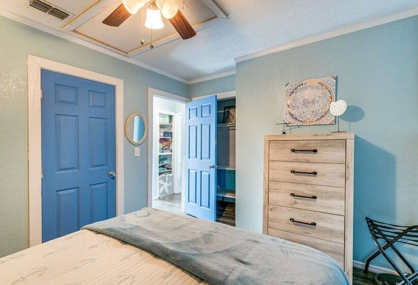 Aransas Pass Home W/ Fire Pit: 2 Mi To Redfish Bay