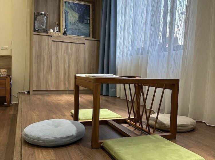 تختخواب و صبحانه Miki Sanbai