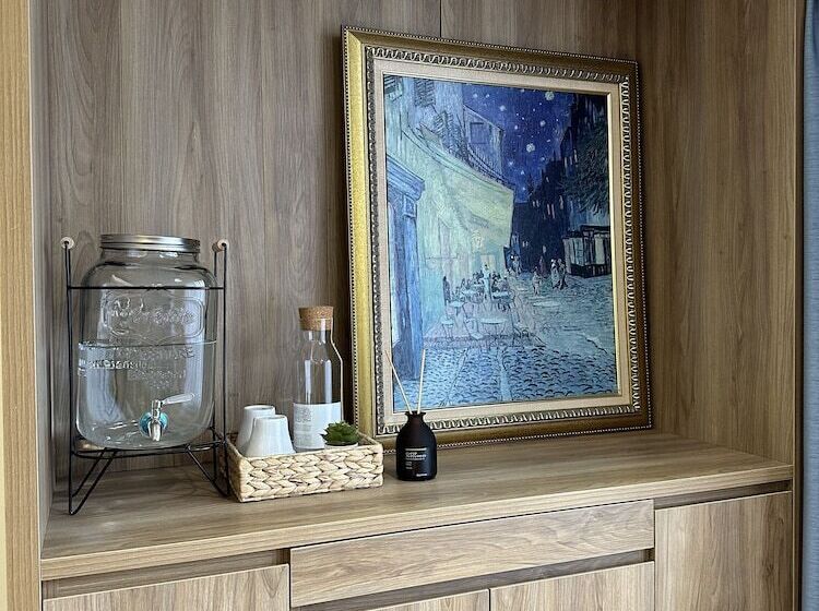 تختخواب و صبحانه Miki Sanbai