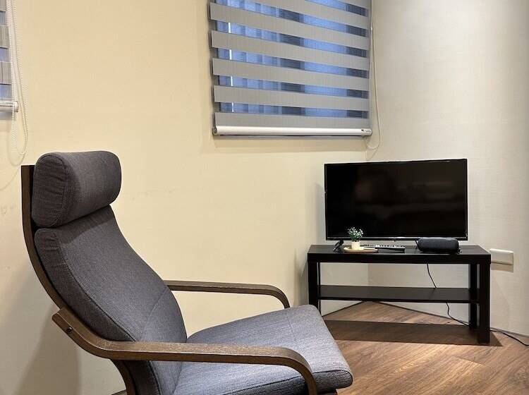 تختخواب و صبحانه Miki Sanbai