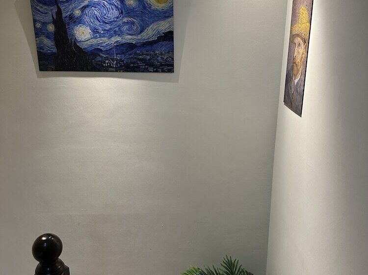 تختخواب و صبحانه Miki Sanbai