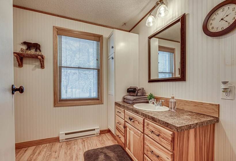 Baldwin Cabin W/ Fire Pit ~ 4 Mi To Big Star Lake!