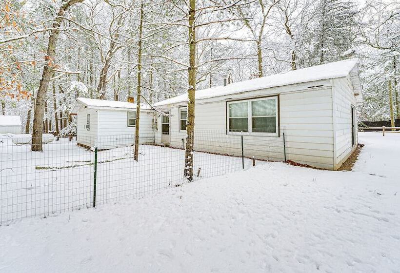 Baldwin Cabin W/ Fire Pit ~ 4 Mi To Big Star Lake!