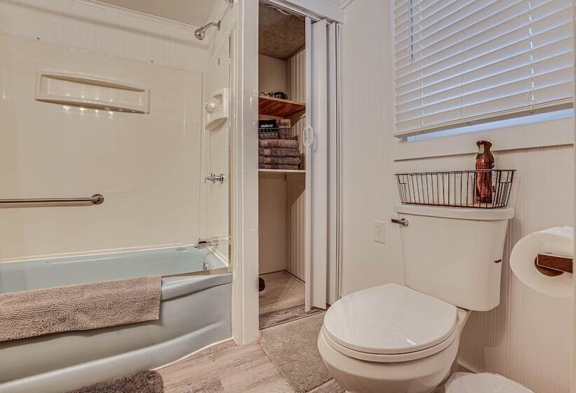 Baldwin Cabin W/ Fire Pit ~ 4 Mi To Big Star Lake!