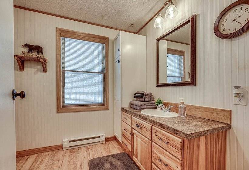 Baldwin Cabin W/ Fire Pit ~ 4 Mi To Big Star Lake!