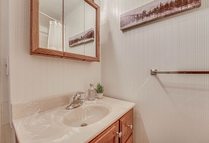 Baldwin Cabin W/ Fire Pit ~ 4 Mi To Big Star Lake!