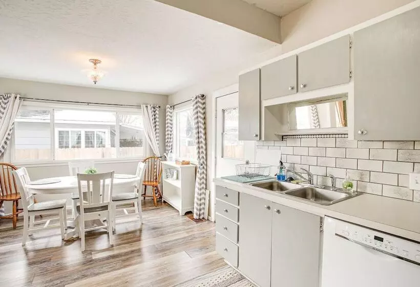 Charming Coeur D Alene Home, Walk To Downtown!