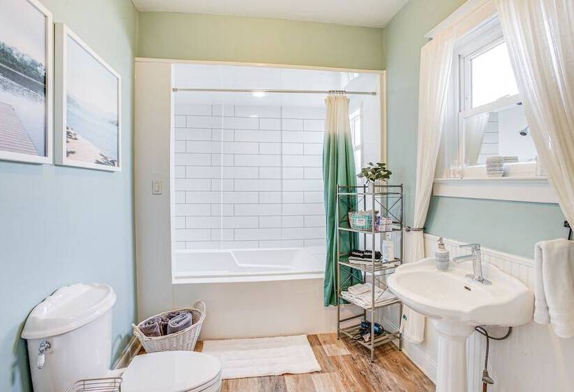 Charming Coeur D Alene Home, Walk To Downtown!