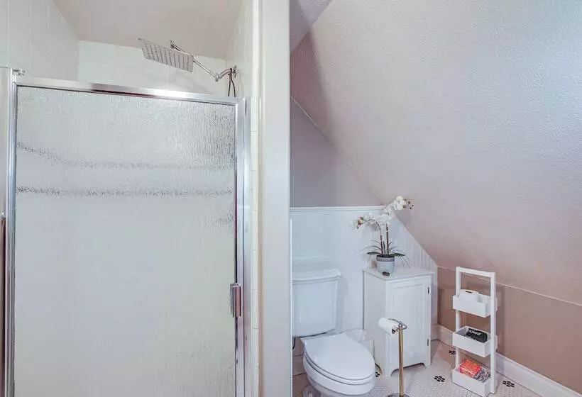Charming Coeur D Alene Home, Walk To Downtown!