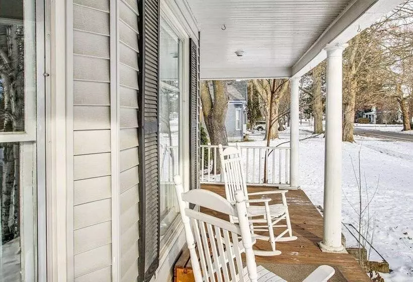 Charming Coeur D Alene Home, Walk To Downtown!