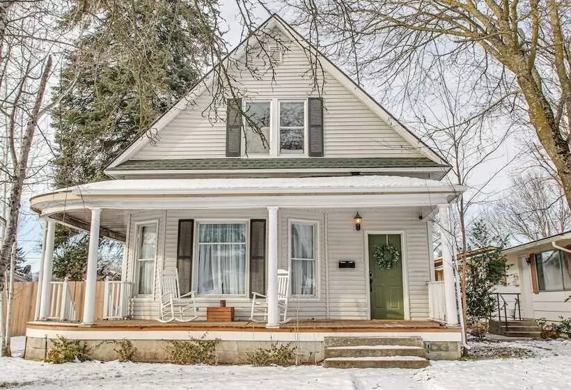 Charming Coeur D Alene Home, Walk To Downtown!