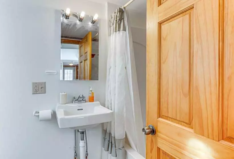 Charming Old Lyme Cottage, Steps To Private Beach!