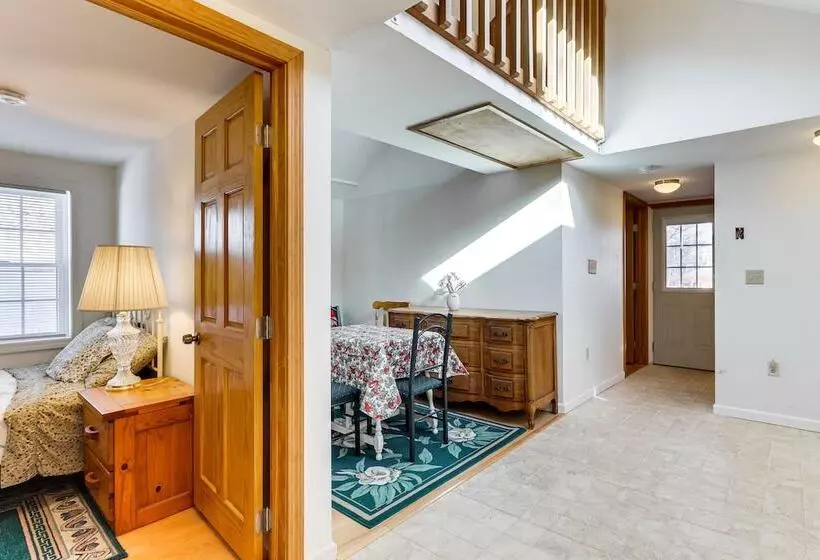 Charming Old Lyme Cottage, Steps To Private Beach!