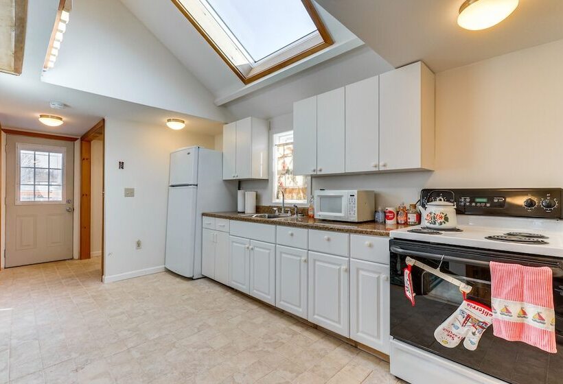 Charming Old Lyme Cottage, Steps To Private Beach!