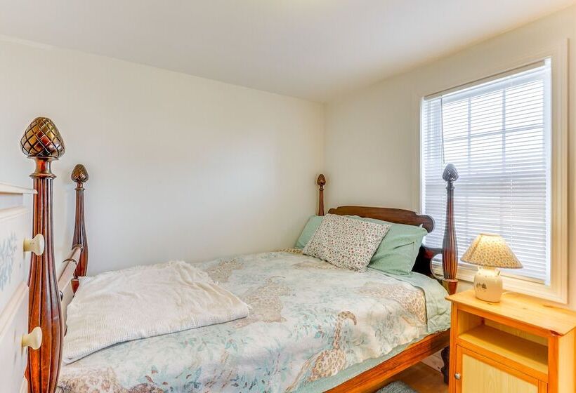 Charming Old Lyme Cottage, Steps To Private Beach!