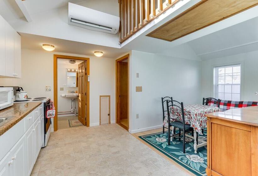 Charming Old Lyme Cottage, Steps To Private Beach!