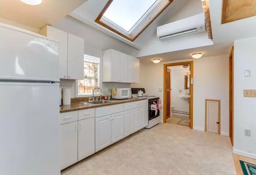 Charming Old Lyme Cottage, Steps To Private Beach!