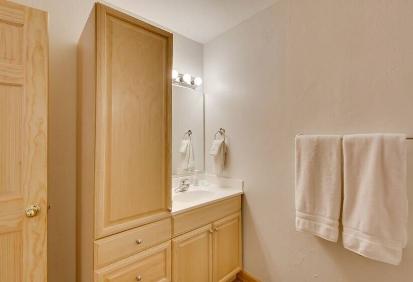 Cozy Angel Fire Cabin W/ Wood Burning Stove!