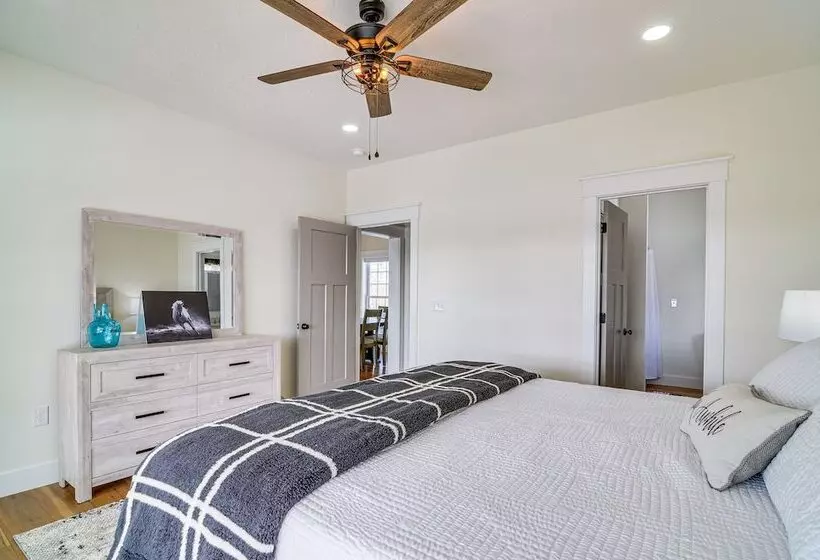 Dale Hollow Cottage W/ Covered Porch & Lake Views!