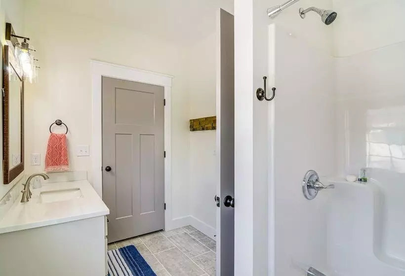 Dale Hollow Cottage W/ Covered Porch & Lake Views!