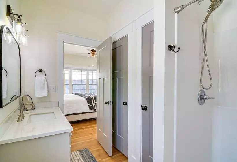 Dale Hollow Cottage W/ Covered Porch & Lake Views!