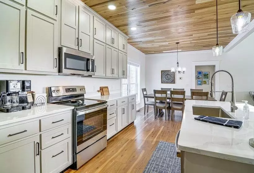 Dale Hollow Cottage W/ Covered Porch & Lake Views!