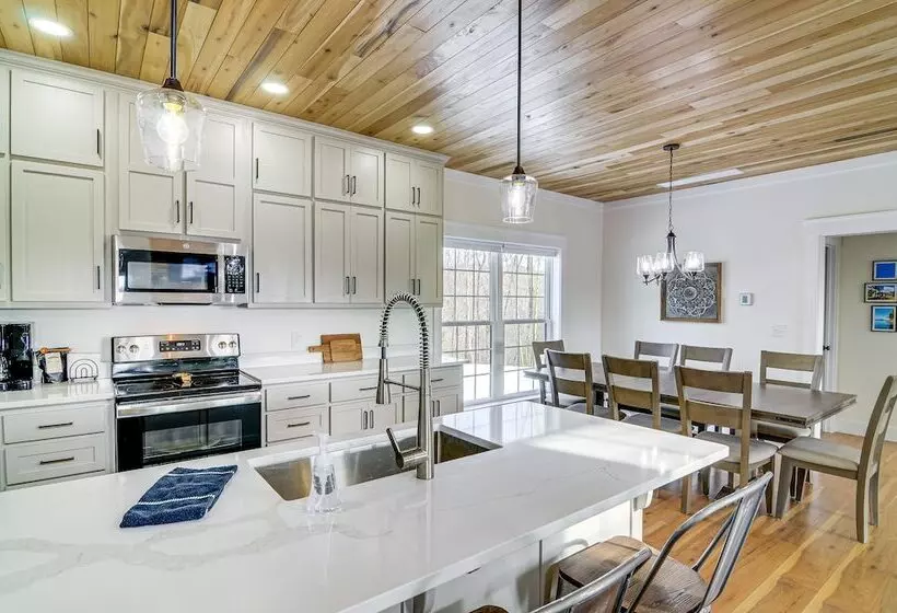 Dale Hollow Cottage W/ Covered Porch & Lake Views!