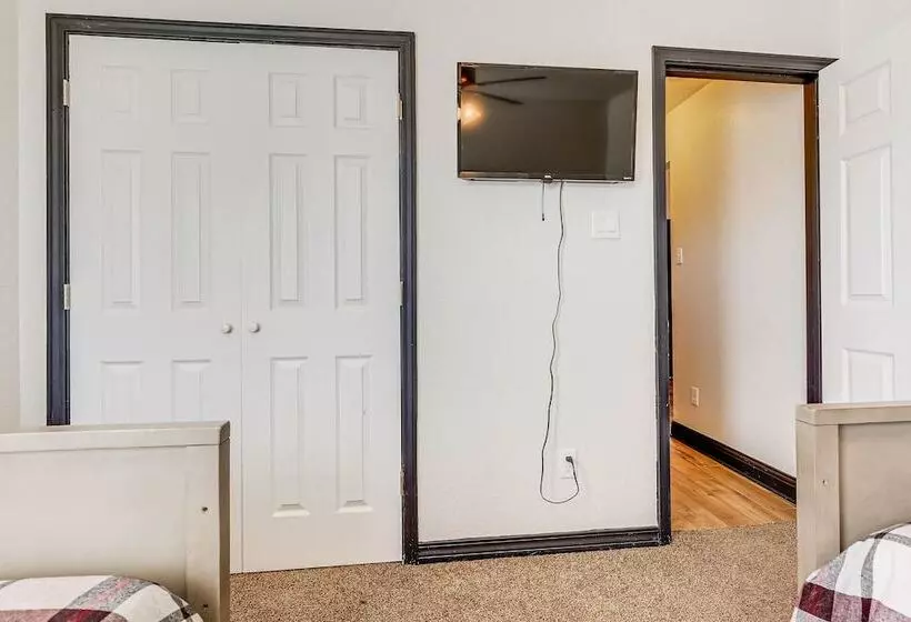 Family Friendly Ocean Springs Home: Grill, Hot Tub