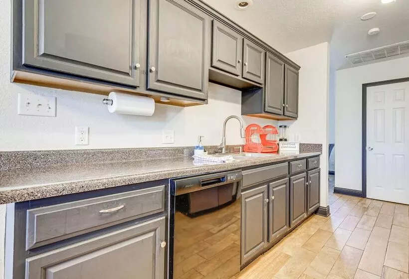 Family Friendly Ocean Springs Home: Grill, Hot Tub