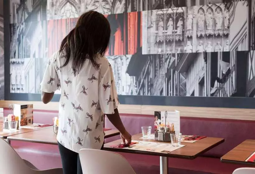 ホテル Kyriad Rouen Sud   Oissel