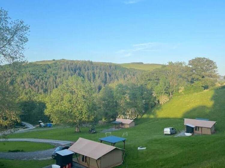 Hotelli Remarkable 2 Bed Safari Lodge In Llanidloes