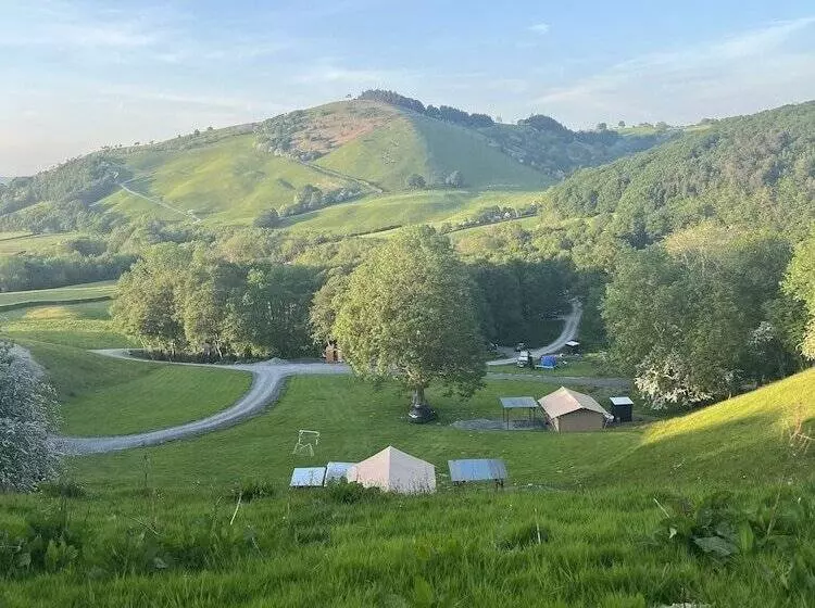 Hotelli Remarkable 2 Bed Safari Lodge In Llanidloes