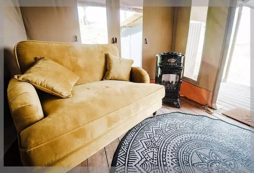 Hotelli Remarkable 2 Bed Safari Lodge In Llanidloes