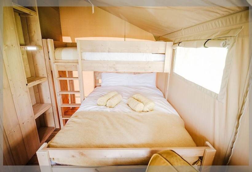 Hotelli Remarkable 2 Bed Safari Lodge In Llanidloes