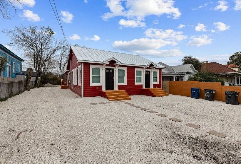 Inviting 4br/2.5ba Downtown Home With Ample Space!