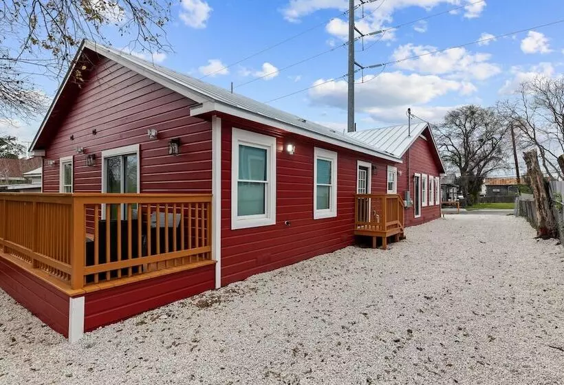 Inviting 4br/2.5ba Downtown Home With Ample Space!