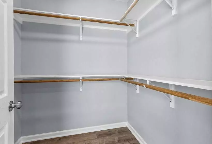 Inviting 4br/2.5ba Downtown Home With Ample Space!