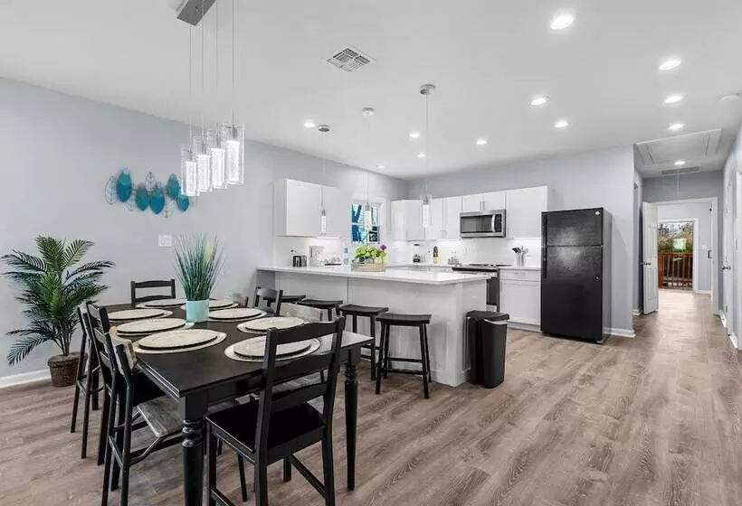 Inviting 4br/2.5ba Downtown Home With Ample Space!