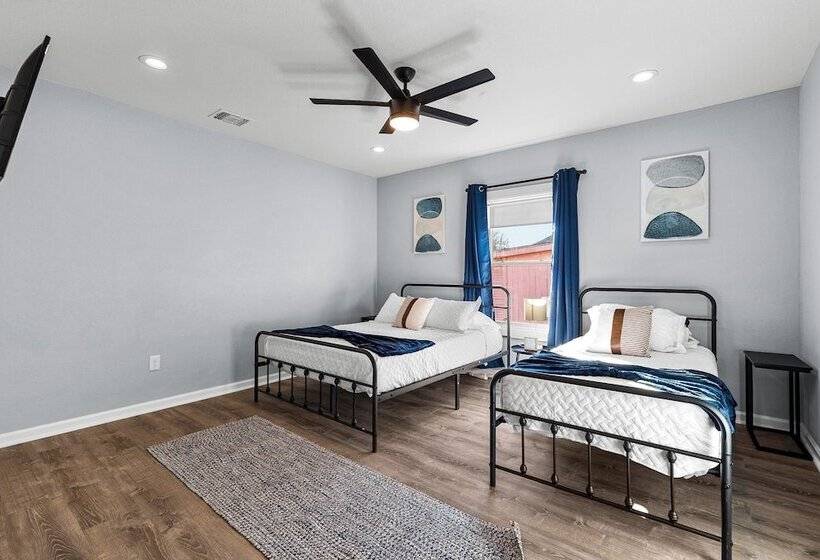 Inviting 4br/2.5ba Downtown Home With Ample Space!