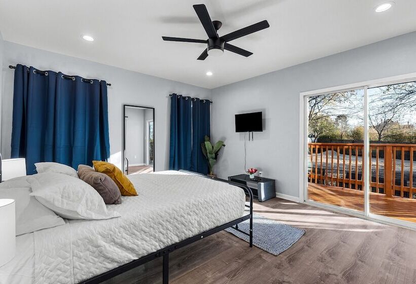 Inviting 4br/2.5ba Downtown Home With Ample Space!