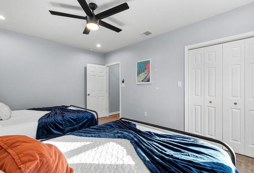 Inviting 4br/2.5ba Downtown Home With Ample Space!