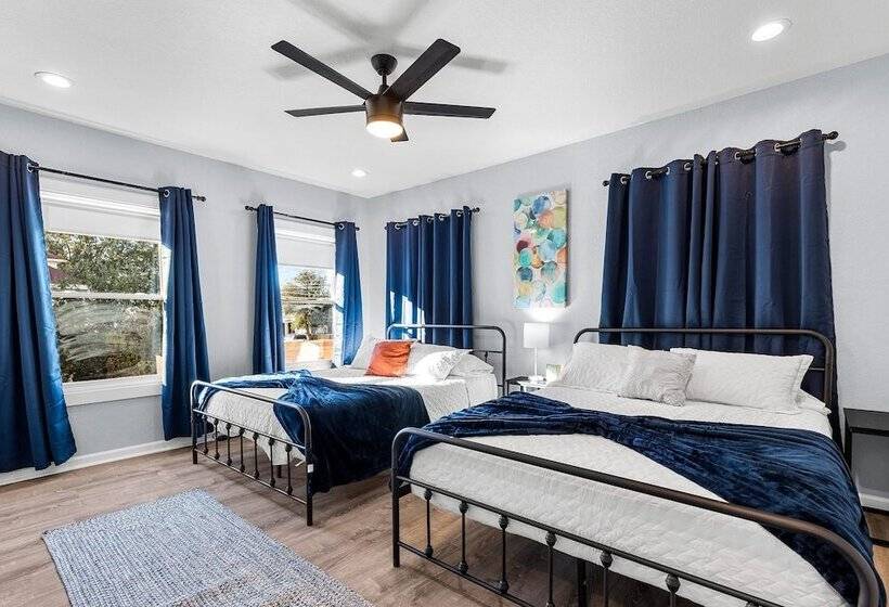 Inviting 4br/2.5ba Downtown Home With Ample Space!