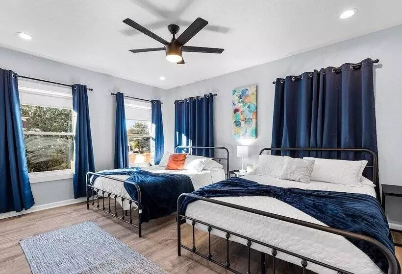 Inviting 4br/2.5ba Downtown Home With Ample Space!
